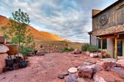 *Hideout Apartment
