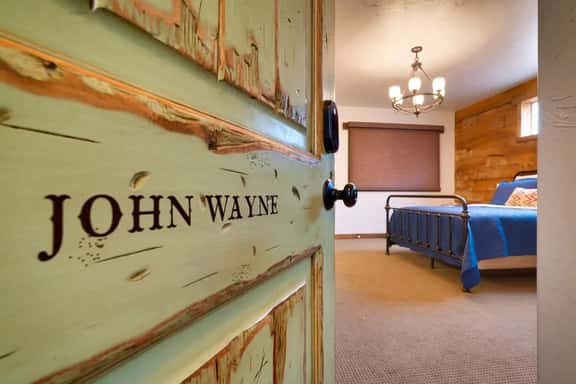 *Hideout John Wayne - Image 1